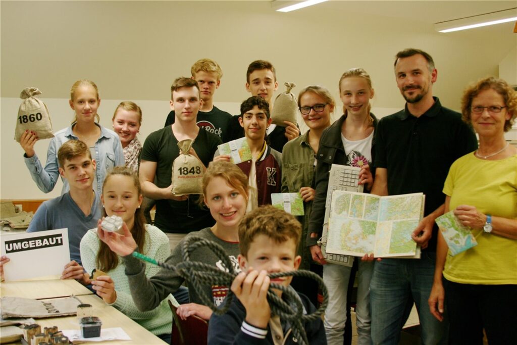 Unter der Leitung von Lehrer René Höffken gründeten diese jungen Unternehmer der Montessori-Schule vor zehn Jahren die Schülerfirma „Umgebaut“ Unter der Leitung von Lehrer René Höffken gründeten diese jungen Unternehmer der Montessori-Schule vor zehn Jahren die Schülerfirma „Umgebaut“