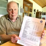 Heinrich Berstermann ärgert sich über 24 Seiten mit Kleingedrucktem.