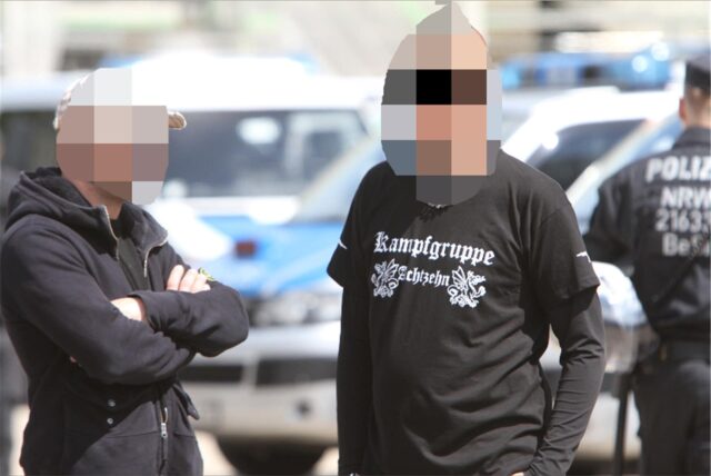Robin S. (rechts) auf einer rechtsextremen Demo in Dortmund.