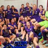 Der Jubel in der Kabine war groß bei den U17-Mädchen des SV Titania Erkenschwick. Beim FC Finnentrop setzten sich die B-Juniorinnen mit 3:0 durch und sind Tabellenführer in der Aufstiegsrunde zur Bezirksliga.