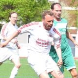Treten beim Westfalenpokal an: Björn Tröster (beim Schuss) und die Ü40 der DJK Sportfreunde Datteln.