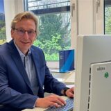 Karsten Meyer am Schreibtisch