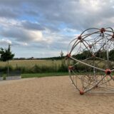 Blick vom Spielplatz an der Tecklenburger Straße auf das künftige Baugebiet „Wohnen im Freer Bruch“.