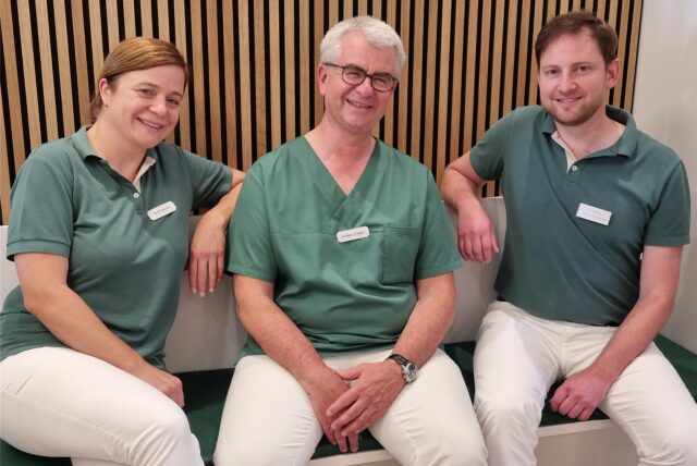 Das Dreier-Team bleibt: Dr. Marta Schneider führt die Gemeinschaftspraxis nach dem Ausstieg von Dr. Ludger Doerr mit ihrem Kollegen Dr. Nico Buchholz (fehlte beim Fototermin) und dem „Neuen“, Simon Schleyer, weiter.