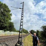 Josef Kalfhues an den Bahngleisen in Sythen