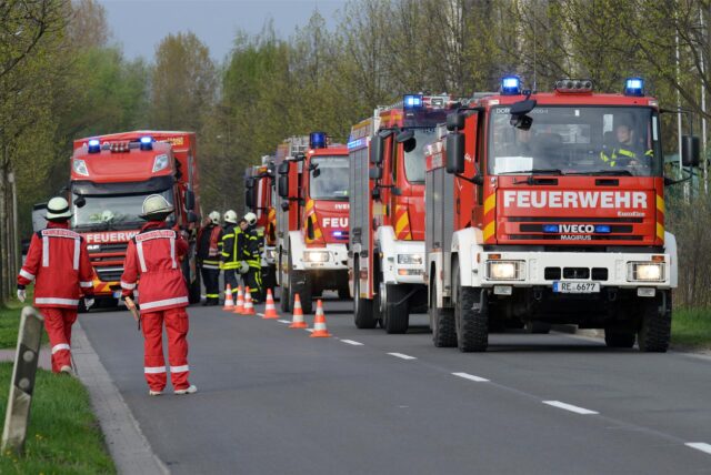 Feuerwehr-Lkw auf einer Straße