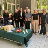 Vor der Trauerhalle am Zentralfriedhof in Marl trafen sich Betroffene und Helferinnen, um „Leibesfrüchten“ einen würdigen Abschied zu ermöglichen.