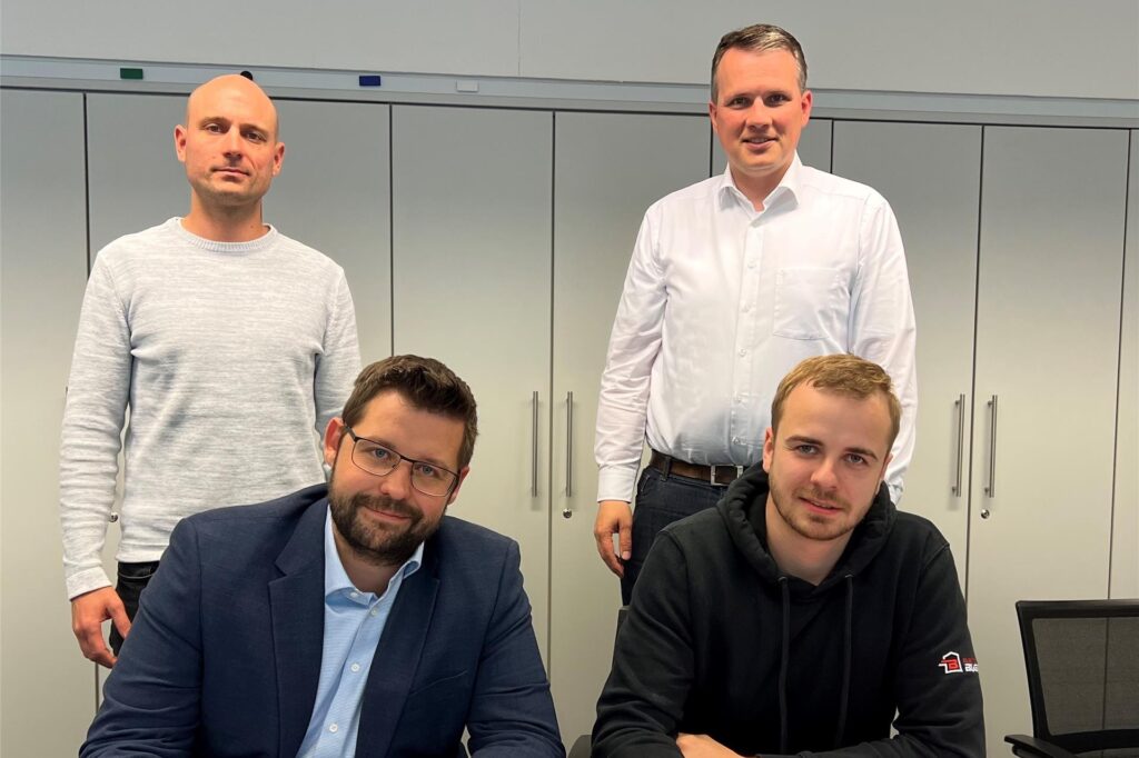 Das Bild zeigt die Vetragsunterzeichner