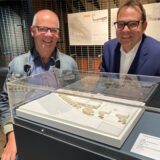 Wolfgang Brautmeier vom Förderverein und Museumsleiter Dr. Arnulf Siebeneicker freuen sich über die Umbaupläne des LWL-Museums Altes Schiffshebewerk.