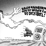 DJ Dezibel begrüßt durch einen Mega-Lautsprecher die Umgebung mit „Hallo Nachbarn“.