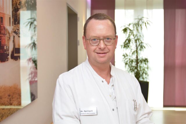 Porträtfoto von Dr. Ludger Springob.