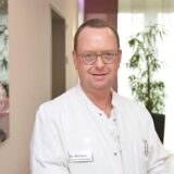 Porträtfoto von Dr. Ludger Springob.