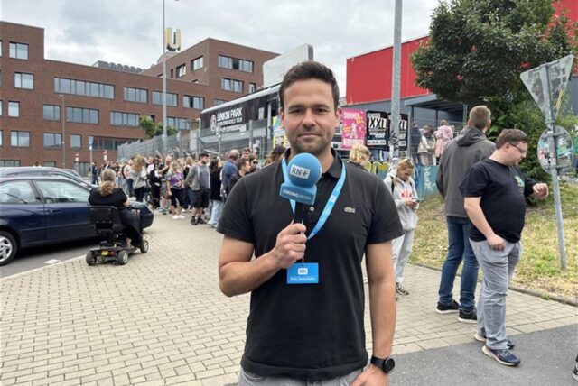 Martin Bytomski steht vor dem FZW in Dortmund.