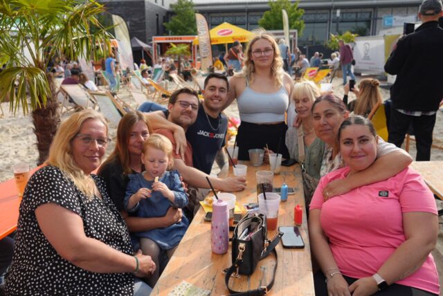 Menschen bei Waltrop karibisch feiern den Sommer.
