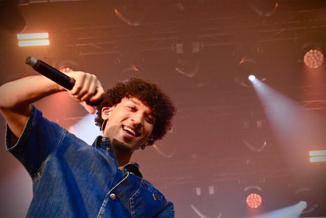 Jazeek tritt beim Sunset Beach Festival in Haltern am See auf.