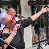 Duo „Just 4 fun“ singt auf Langenbochumer Feierabendmarkt