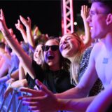 So soll es sein: Ausgelassene Party-Stimmung herrschte beim Sunset Beach Festival 2025 in Haltern. Und gefeiert wurde bis in die Nacht.