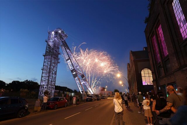 Das Feuerwerk über dem Zechengelände lockte viele Besucher, ein Foto zu machen.
