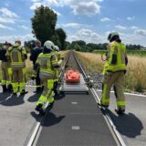 Zu einer brenzligen Situation und einem Feuerwehreinsatz kam es am Sonntagmittag in Dorsten im Bereich eines Bahnübergangs.