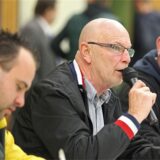 Klaus Holzner (M.) verkündete am Sonntag (29. Juni) die Entscheidung der Sportfreunde Habinghorst/Dingen.
