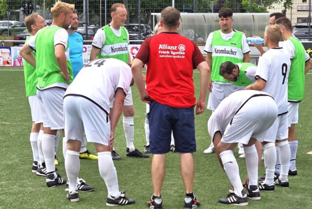 Mussten im Viertelfinale des Westfalenpokals die Segel streichen: die Ü40-Fußballer der DJK Sportfreunde Datteln.