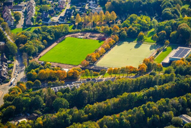 Luftbild der Sportanlage des SV Vestia Disteln an der Fritz-Erler-Straße in Herten.