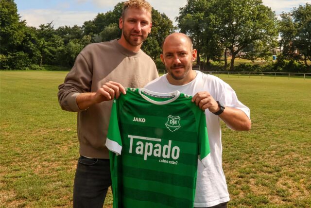 Timo Ostdorf (r.) freut sich, dass sein Kumpel Nils Eisen (l.) bald im Trikot von GW Erkenschwick auflaufen wird.