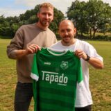 Timo Ostdorf (r.) freut sich, dass sein Kumpel Nils Eisen (l.) bald im Trikot von GW Erkenschwick auflaufen wird.