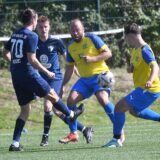 Treffen in der Kreisliga B aufeinander: Die Spvg Schwerin II (gelbe Trikots) und der VfR Rauxel.