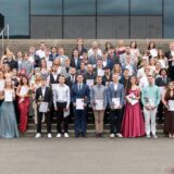 Ein toller Erfolg und der Beginn eines neuen Lebensweges: 81 Schülerinnen und Schüler haben am Max-Born-Berufskolleg ihr Abitur geschafft.