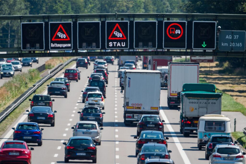 Stau auf einer Autobahn. Stau auf einer Autobahn.