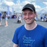 Alexander J. Koreneef aus Bochum am Tag der lebendigen Emscher: Der Botaniker untersuchte mit Kollegen die Emscherauen und zählte die unterschiedlichen Pflanzenarten.