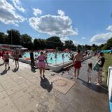 Freibadfest im Parkbad Nord: Es war voll am Sonntag in Ickern bei um die 30 Grad.