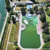 Bei dieser Hitze wählen die Badegäste seit über einem Jahr den Dortmund-Ems-Kanal: Das Freibad Hardenberg, eröffnet im Jahr 1927, ist knapp 100 Jahre später wegen Sanierungsbedarf geschlossen. Seit Ende 2023 gammelt es vor sich hin.
