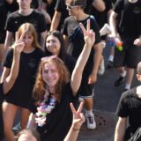Feiern mit dem Schulsturm das Ende ihrer Schulzeit: Die Abiturientinnen und Abiturienten des Theodor-Heuss-Gymnasiums Waltrop.