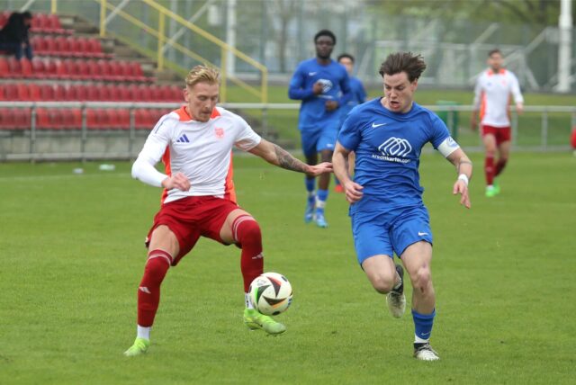 Am Ball wird man Joel Lehmann (r.) nach mehreren Verletzungen so schnell nicht mehr sehen. Doch wie sieht es mit einem Trainerjob beim VfB Waltrop aus?