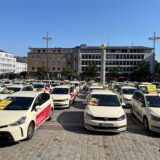Viele Taxi-Fahrzeuge auf dem Friedensplatz Dortmund