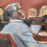 Die Gerichtszeichnung zeigt Sean „Diddy“ Combs, der den Eröffnungsplädoyers am ersten Verhandlungstag vor dem Bundesgericht in Manhattan zuhört. Der Rapper steht wegen Vorwürfen von Sexualstraftaten vor Gericht.