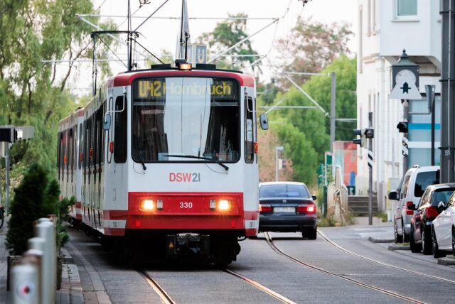 Eine Stadtbahn der Linie U42 in Dortmund