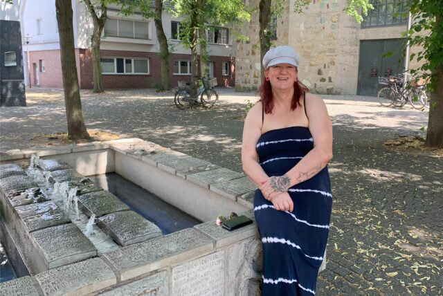 Lena-Marie am Tisa-Brunnen