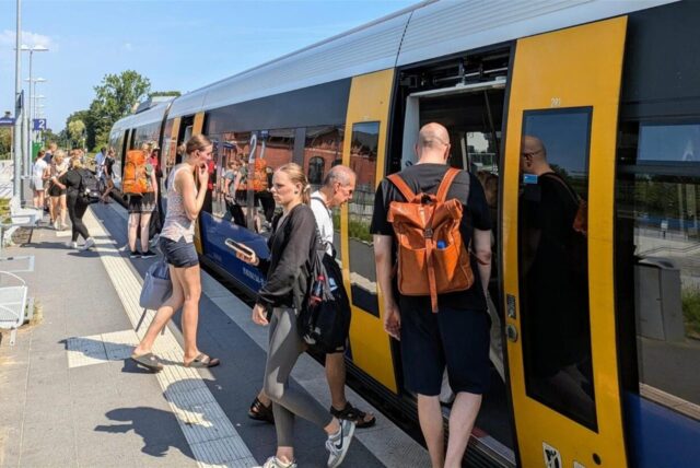 Fahrgäste an der RE 14