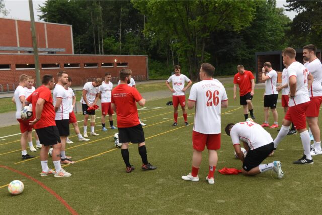 Bei B-Kreisligist FC Spvgg. Oberwiese nahm das neue Trainerduo Max Distelkamp und Etienne Wunder die Arbeit auf.