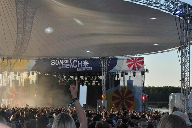 Besucher beim Sunset Beach Festival in Haltern