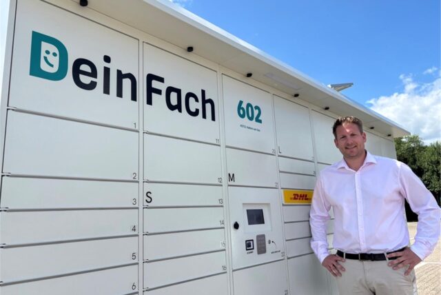 „Dein Fach“-Gründer Lukas Beckedorff präsentiert den neuen Paketautomaten in Haltern.