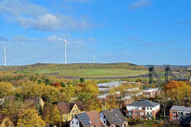 Die Halde Brinkfortsheide nordöstlich der Schachtanlage Auguste Victoria 1/2 in Marl-Hüls.