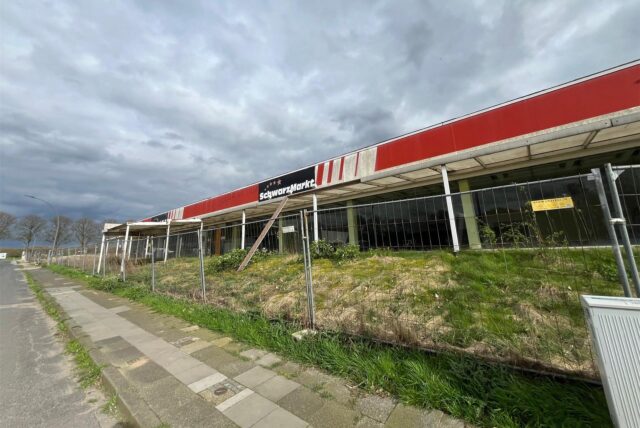 Ein Gebäude mit der Aufschrift Schwarzmarkt am Hoppenwall in Herten.