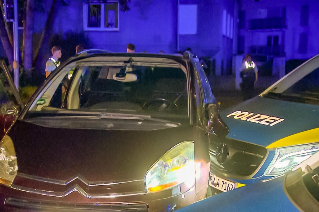 Ein Citroen, der von einem Streifenwagen gerammt wurde in Dortmund Ein Citroen, der von einem Streifenwagen gerammt wurde in Dortmund