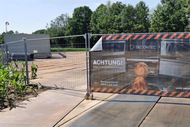 Umzäunte Baustelle wurde neben der Straße „An der Wienbecke“