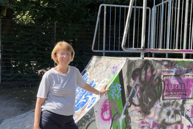 Eine Sportlehrerin der Martinischule kommt oft mit ihrer dritten und vierten Klasse zur Skateranlage in Herten.