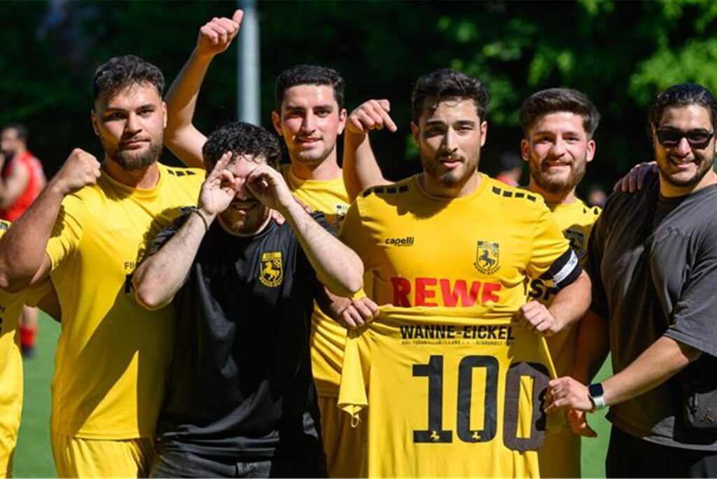 Talha Aydin (3 v. r.) hatte am Ende der Saison 2025/26 eine dreistellige Torausbeute. Talha Aydin (3 v. r.) hatte am Ende der Saison 2025/26 eine dreistellige Torausbeute.